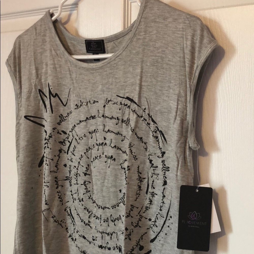 Women’s Pink Lotus Graphic Top XS.